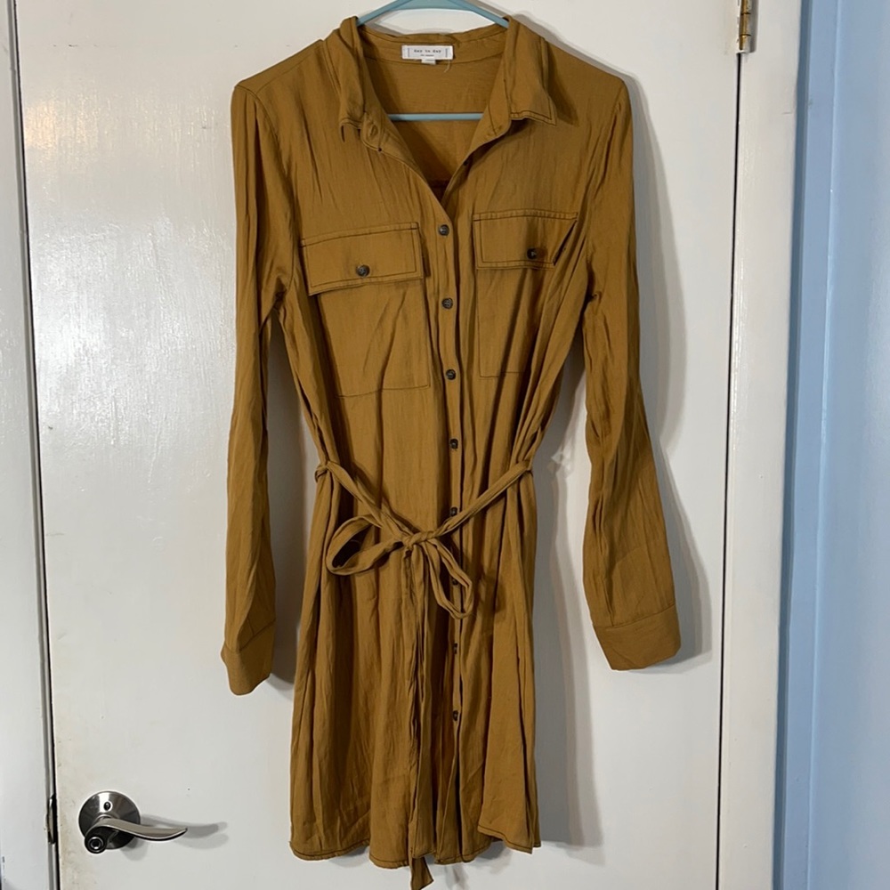 Day to Day Sz 6 Business Casual Button down Dress